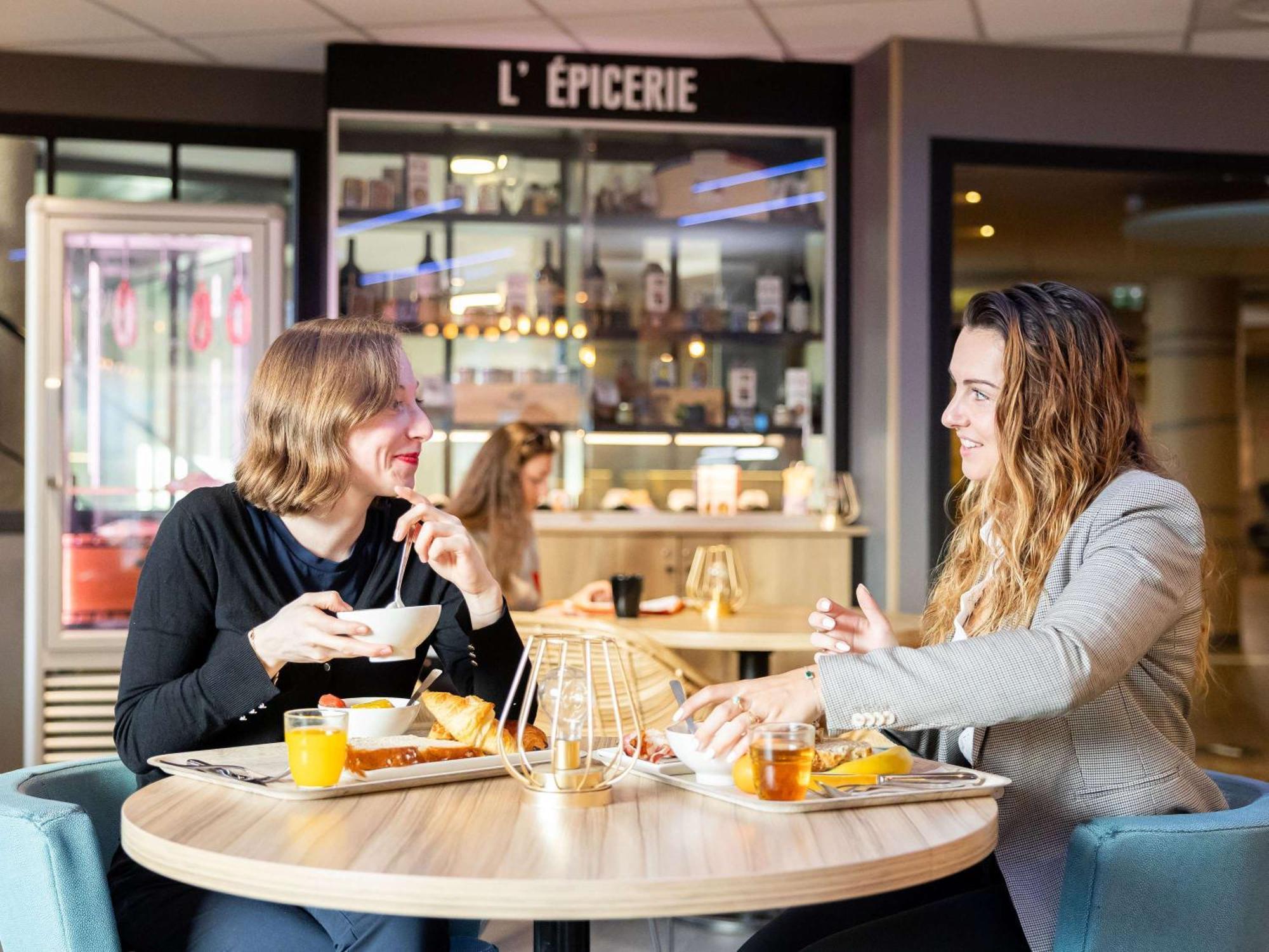 Ibis Bordeaux Centre Meriadeck Екстериор снимка